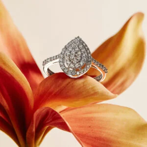 انگشتر بر پایه جواهر امرالدکات