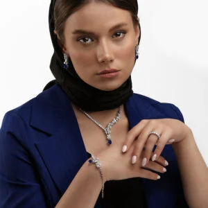 سرویس سه بعدی بر پایه جواهرطوفان سرخ زنجیرسنگین رنگی