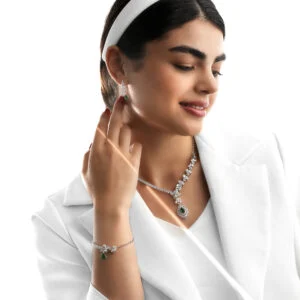 سرویس سه بعدی بر پایه جواهرطوفان سرخ زنجیرسنگین رنگی